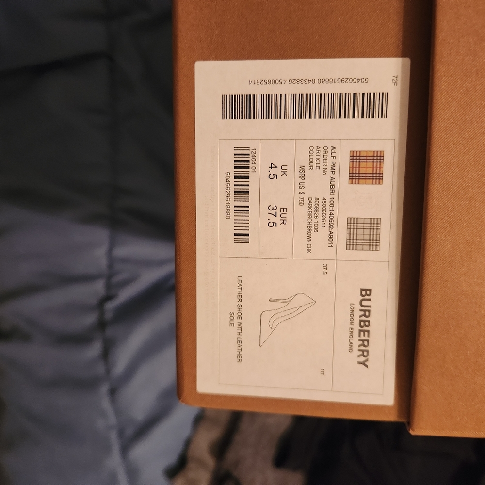 Burberry heels 7.5 - Picture 2 of 7